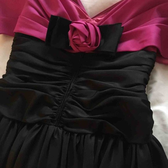 Dresses and Gowns for the Holiday Season - Picture 10 of 16